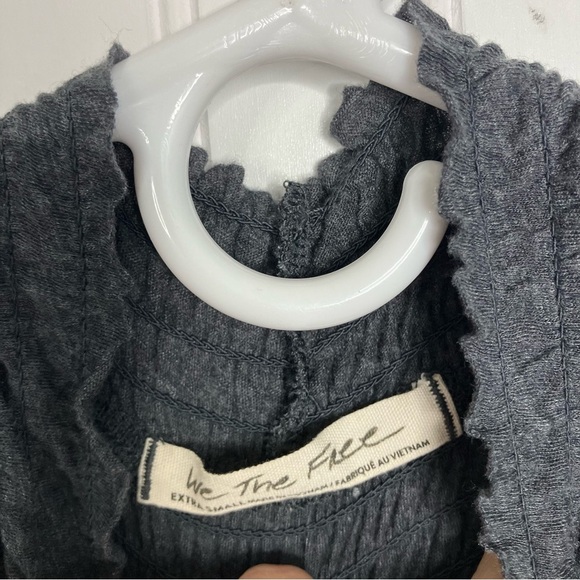 We The Free Top XS Gray Long Sleeve Boho Peasant Casual Fall - Picture 6 of 9